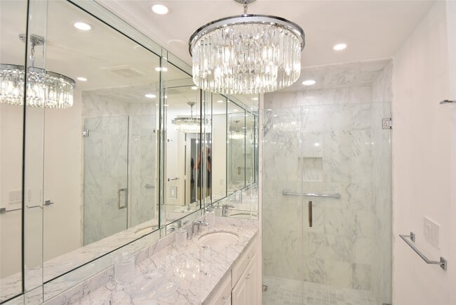 Building Photo - 5110 San Felipe St