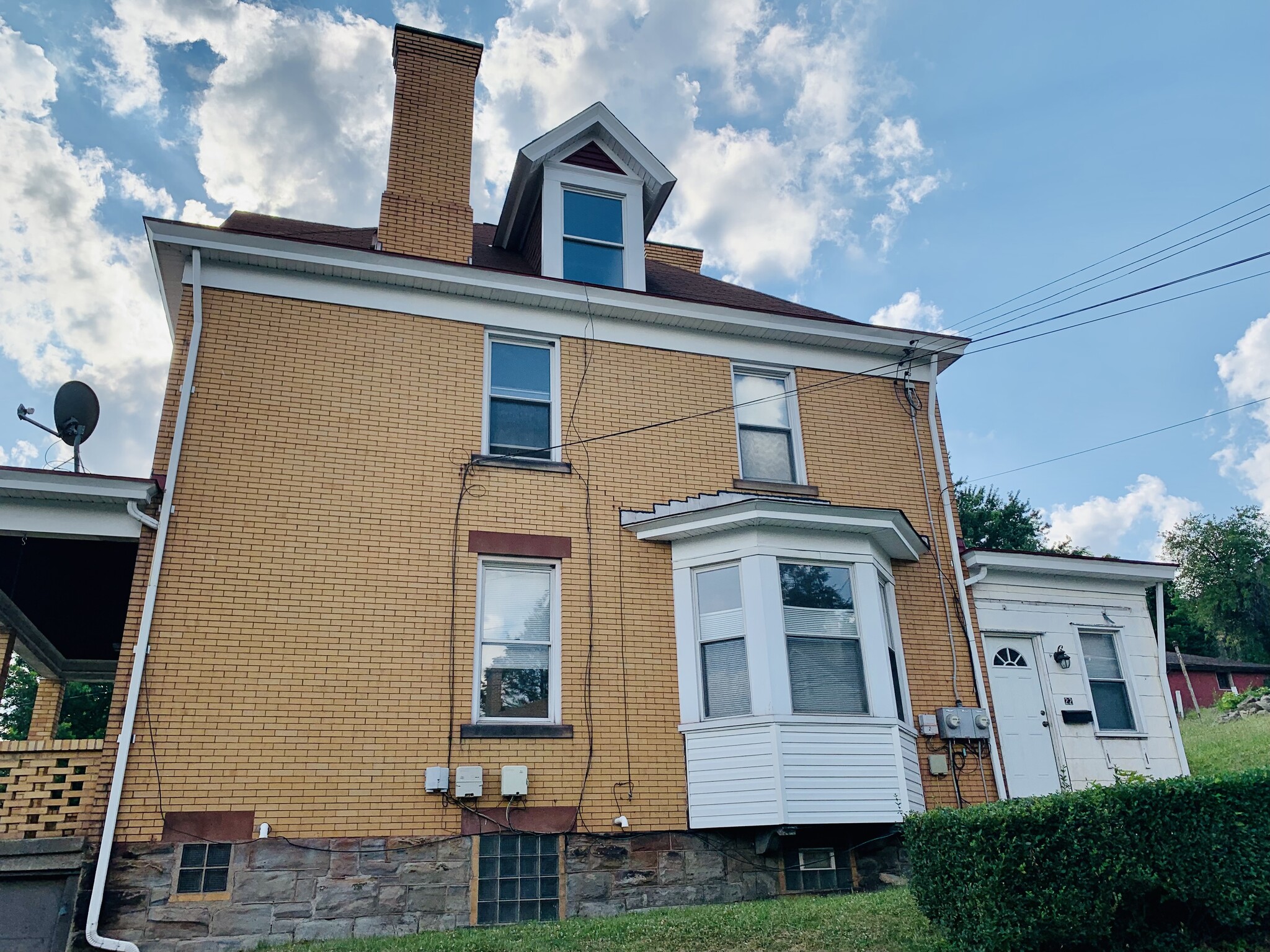 Building Photo - 22 Stanford Ave