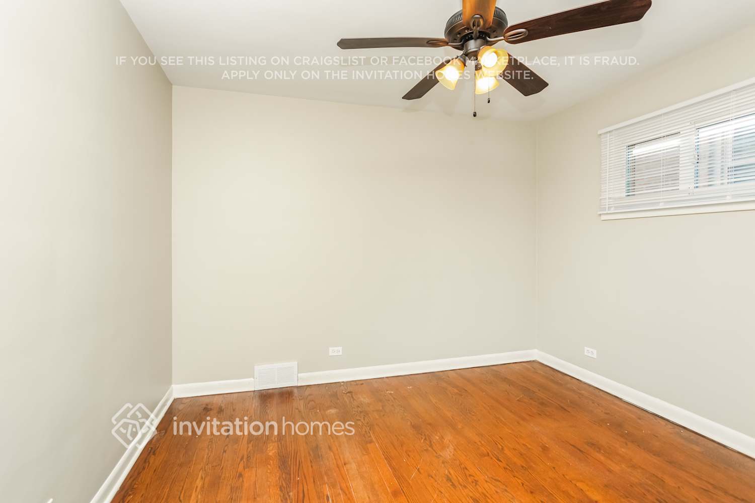 Building Photo - 10115 S California Ave