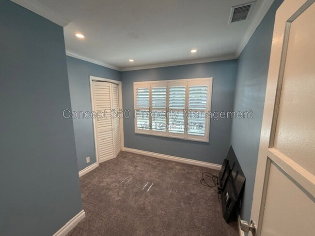 Building Photo - 5029 Fidler Ave