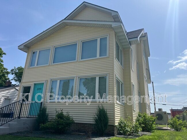 Building Photo - 3719 3rd St