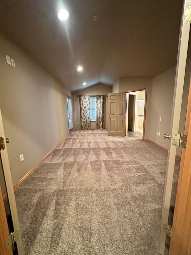 Building Photo - Beautiful Fancher Heights Home for Rent