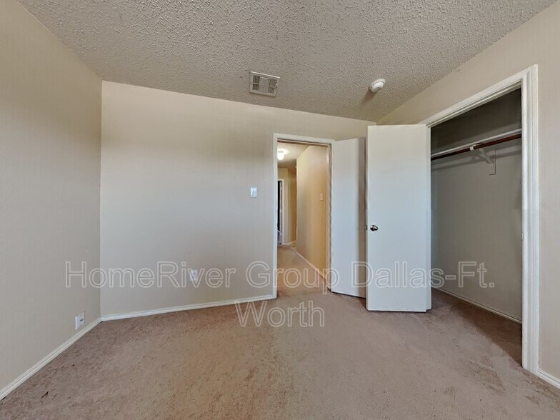 Building Photo - 9952 Thomas Jefferson Dr