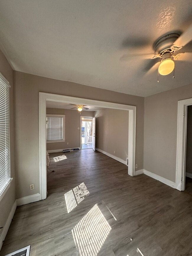 Building Photo - 2 Bedroom 1 Bath