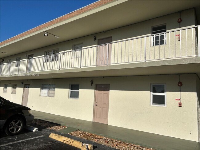 Building Photo - 609 S State Rd 7