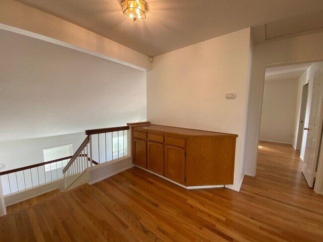 Building Photo - Gorgeous 4 Bedroom, 3 bathroom Home with private Pool!