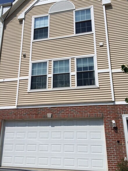 Primary Photo - 1209 SE Village View Ln