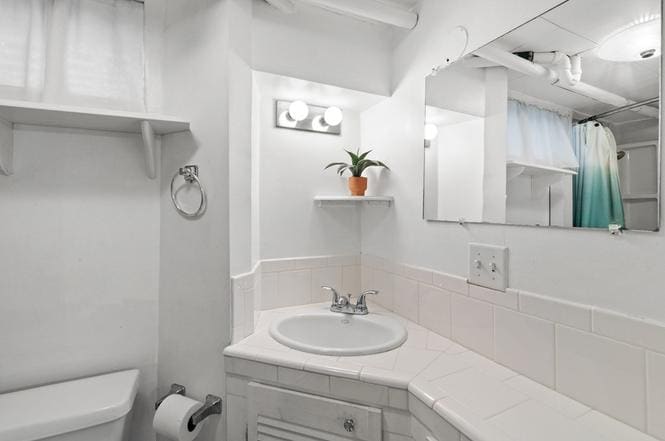 Building Photo - 10 Davignon St