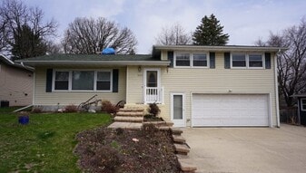 Building Photo - 6420 Lakeview Blvd