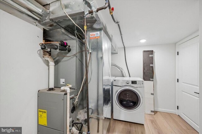 Building Photo - 4822 Ogle St