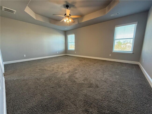 Building Photo - 348 Fox Cir