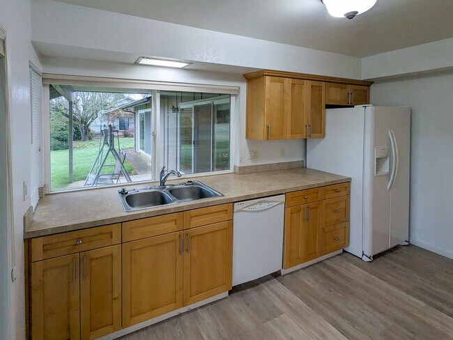 Building Photo - 3063 Winslow Way NW