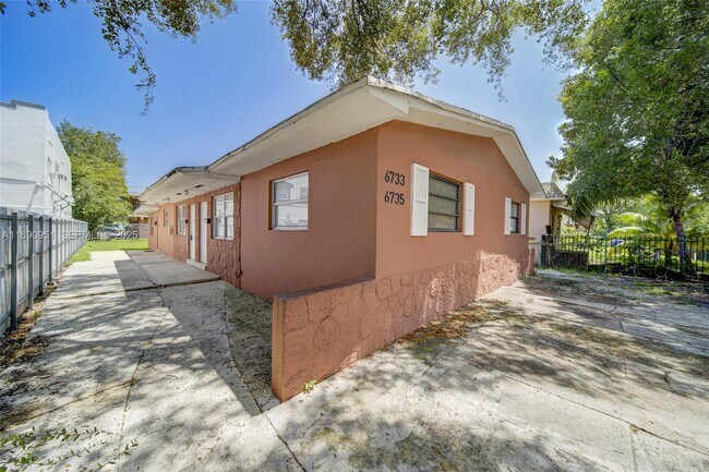 Building Photo - 6735 NW 2nd Ct