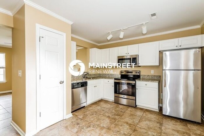 Building Photo - 3 Bedroom Pet-Friendly Home in Charlotte, NC with Main Street Renewal