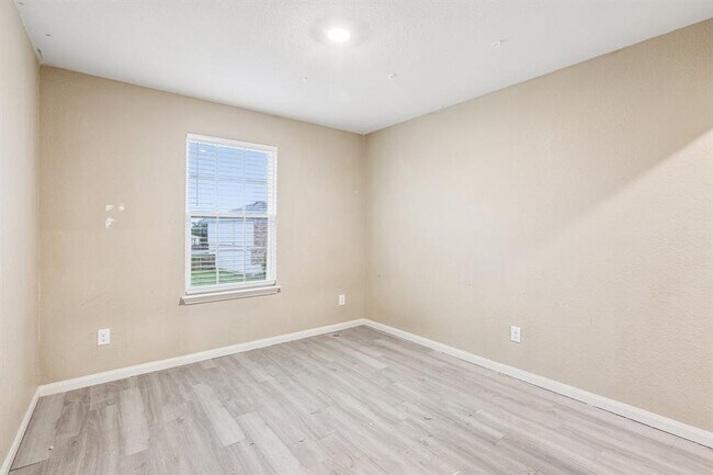 Building Photo - 117 Cherry Tree Ln
