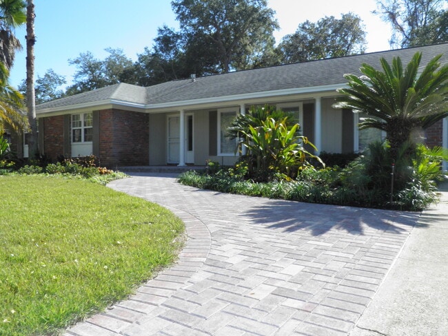 Building Photo - 240 Yacht Club Dr NE