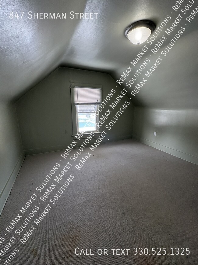 Building Photo - 847 Sherman St