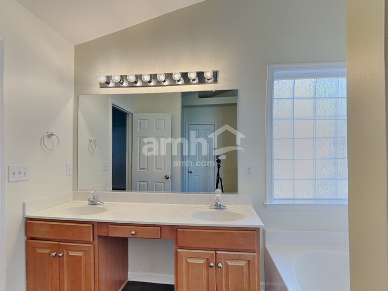 Building Photo - 1710 Beeson Park Ln