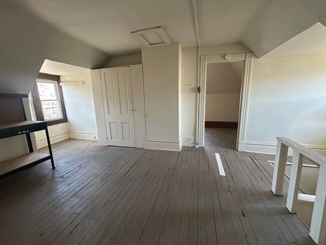 Building Photo - sce422