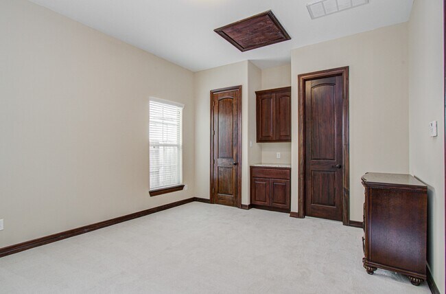 Building Photo - 5711 Avon Landing Ln