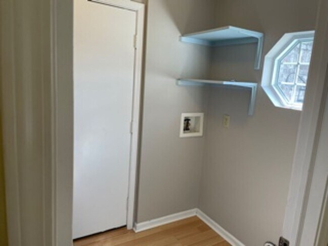 Building Photo - Absolutely Beautiful 3  bedroom Ranch!