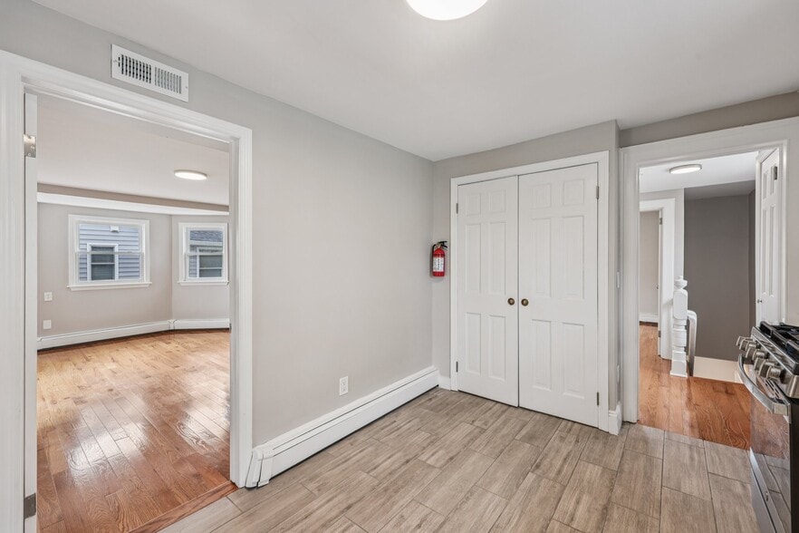 Building Photo - 144 Union St