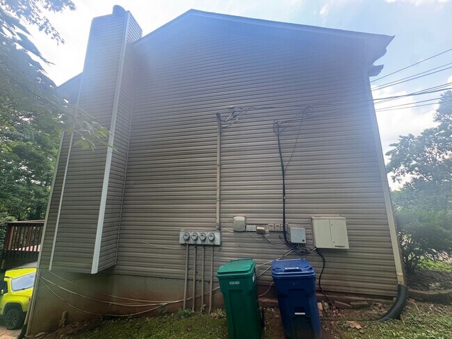Building Photo - 625 Shadywood Ln