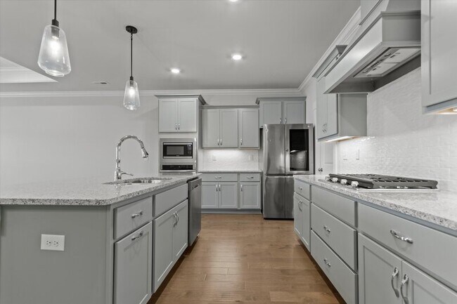Building Photo - 150 Rugby Dr