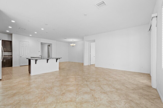 Building Photo - 43720 Vacanza Ct