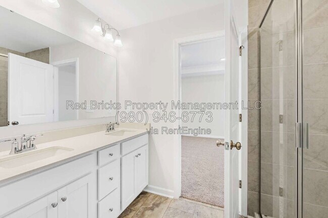 Building Photo - 4053 Lawnview Dr