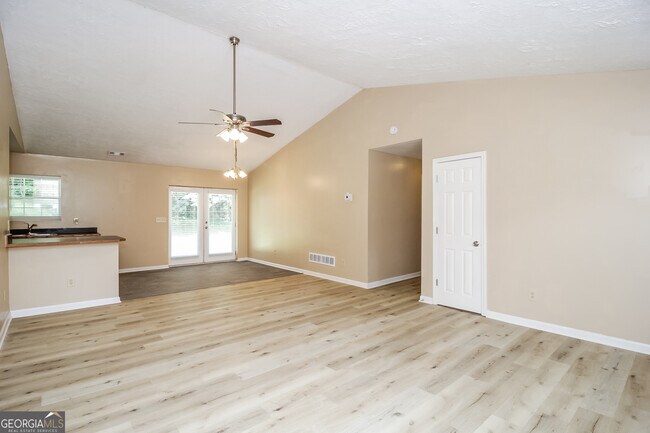 Building Photo - 571 Cardell Cir SE