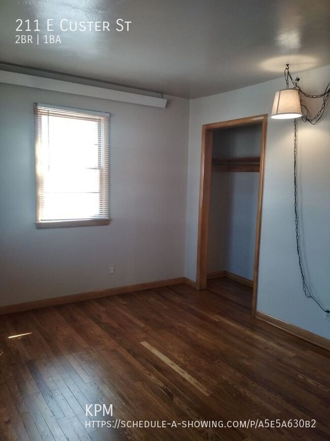 Building Photo - 211 E Custer St