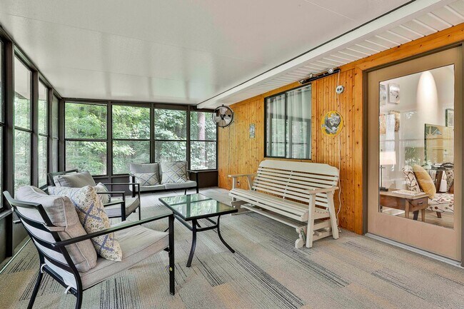 Building Photo - Charming 3 Bed / 2 Bath Furnished Ranch in One of Peachtree City's Most Scenic Settings