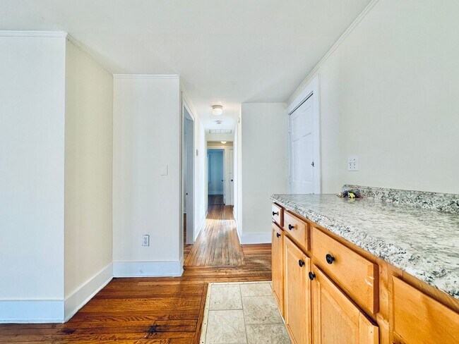 Building Photo - 179 Bradley St