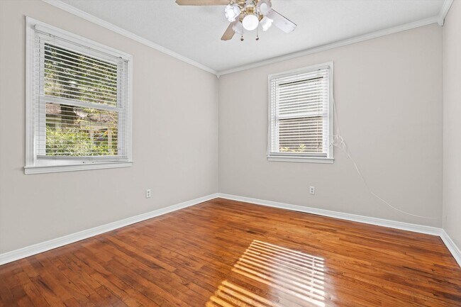 Building Photo - 315 Azalea Cir W