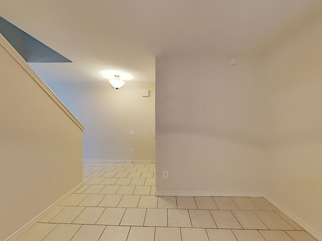 Building Photo - No Application Fees* $500 Off 1st Month Rent*