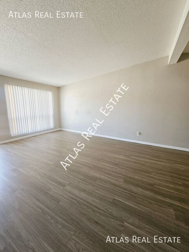 Building Photo - 7015 E Wilshire Dr