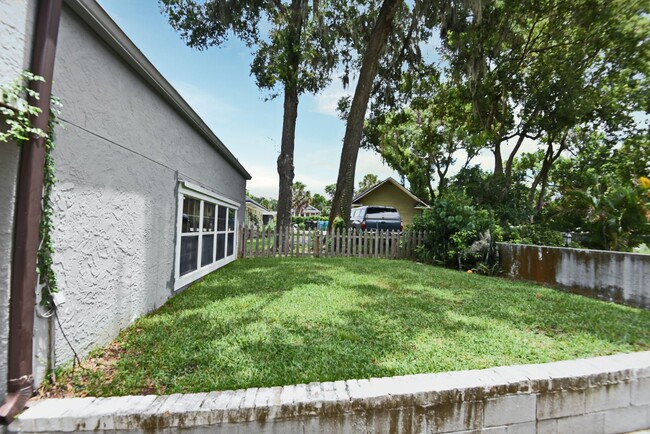 Building Photo - 416 Hillcrest St