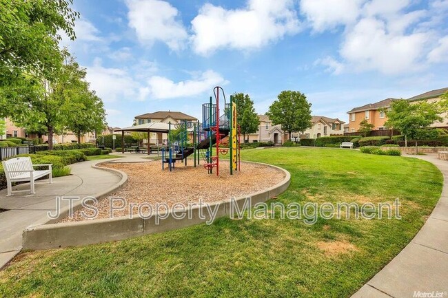 Building Photo - 8500 Cortina Cir