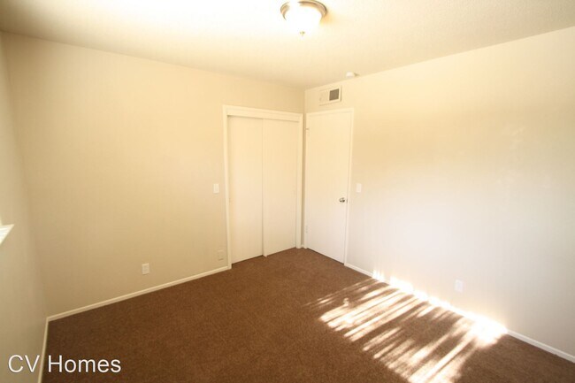 Building Photo - 3 br, 2 bath House - 4733 E. Orleans Ave.