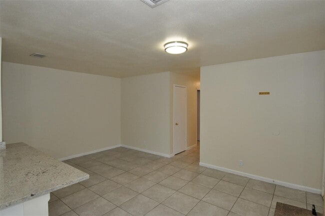 Building Photo - 9910 Brasher Dr