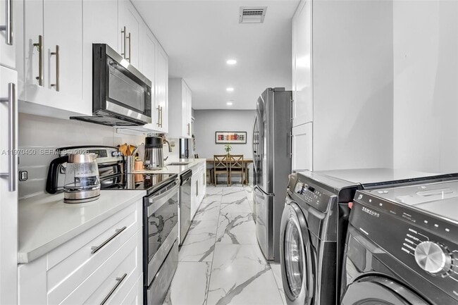 Building Photo - 6781 Franklin St