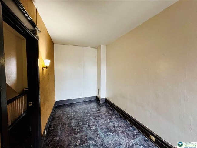 Building Photo - 637 N Penn St