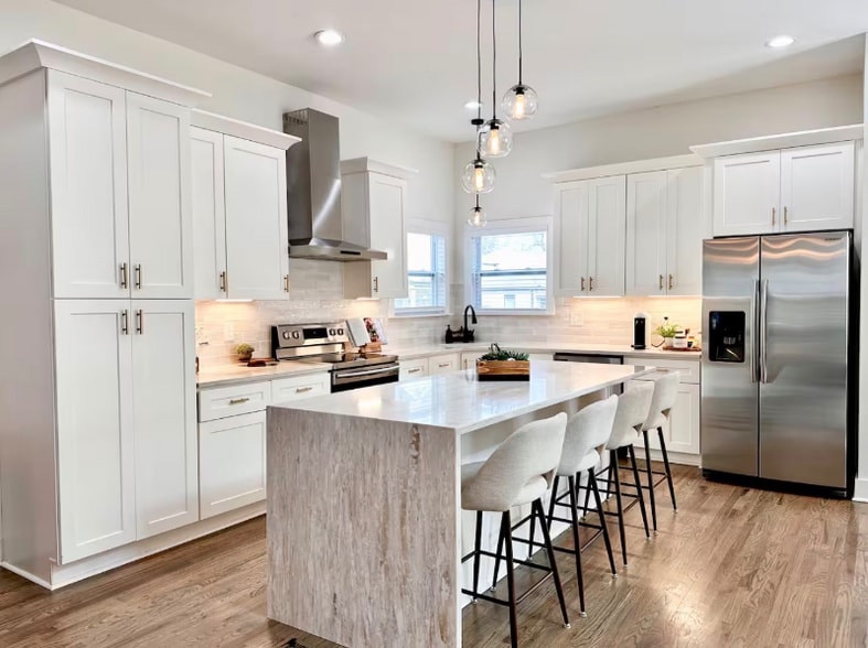 Building Photo - 240 Laurel Ave SW