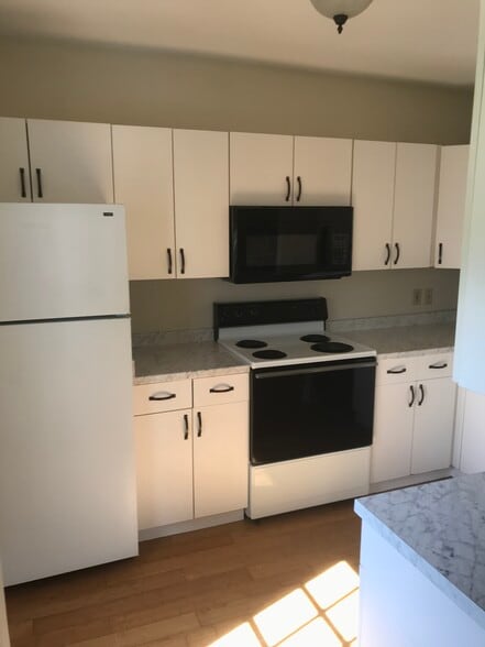 Building Photo - 291 E Allen St