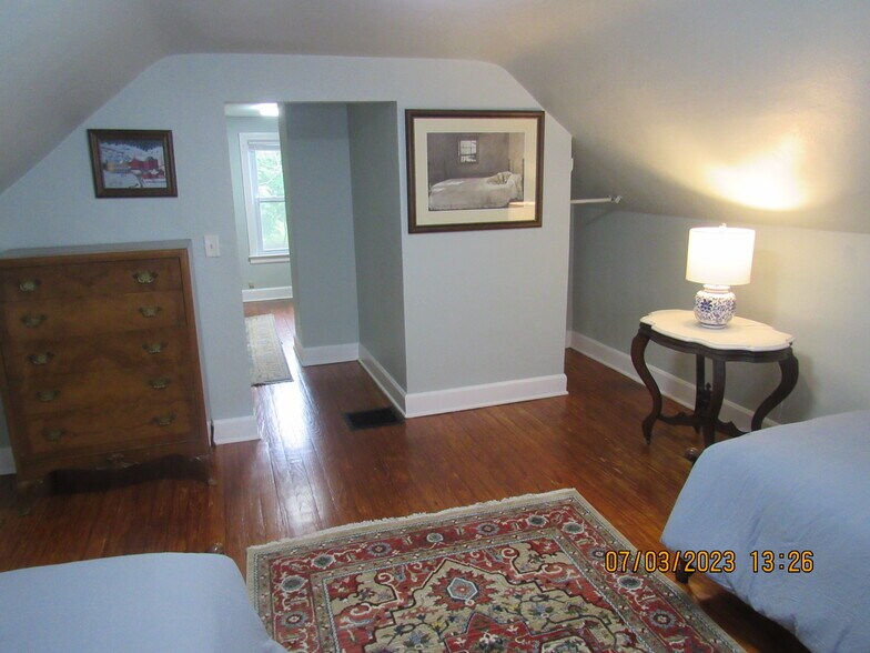 Building Photo - 3722 Oakland Dr