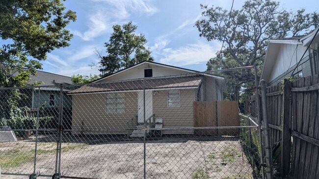 Building Photo - 2905 N Blvd