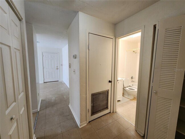 Building Photo - 3504 SE 22nd Ln