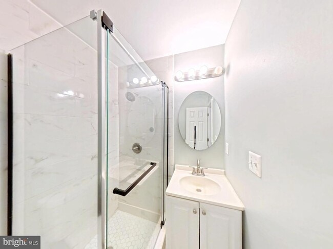 Building Photo - 18428 Point Seneca Pl