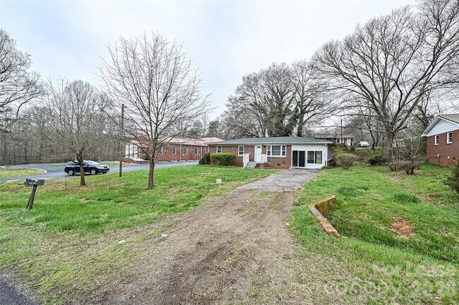 Building Photo - 1640 Eaves Rd